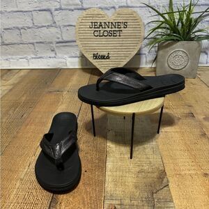 Buc-ee's bucees Sandals Black metallic flip flops